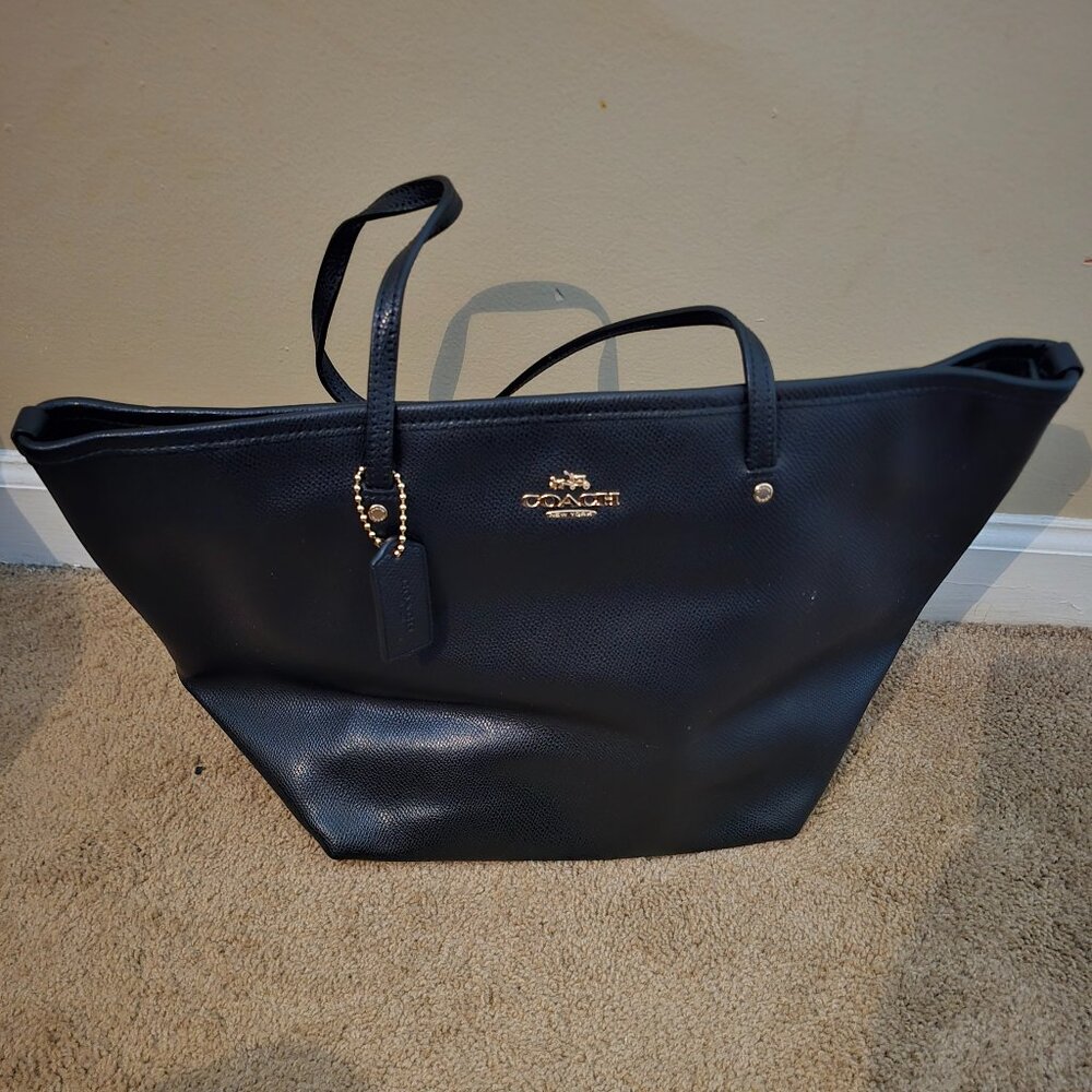 COACH BLACK STREET ZIP TOTE IN CROSSGRAIN LEATHER